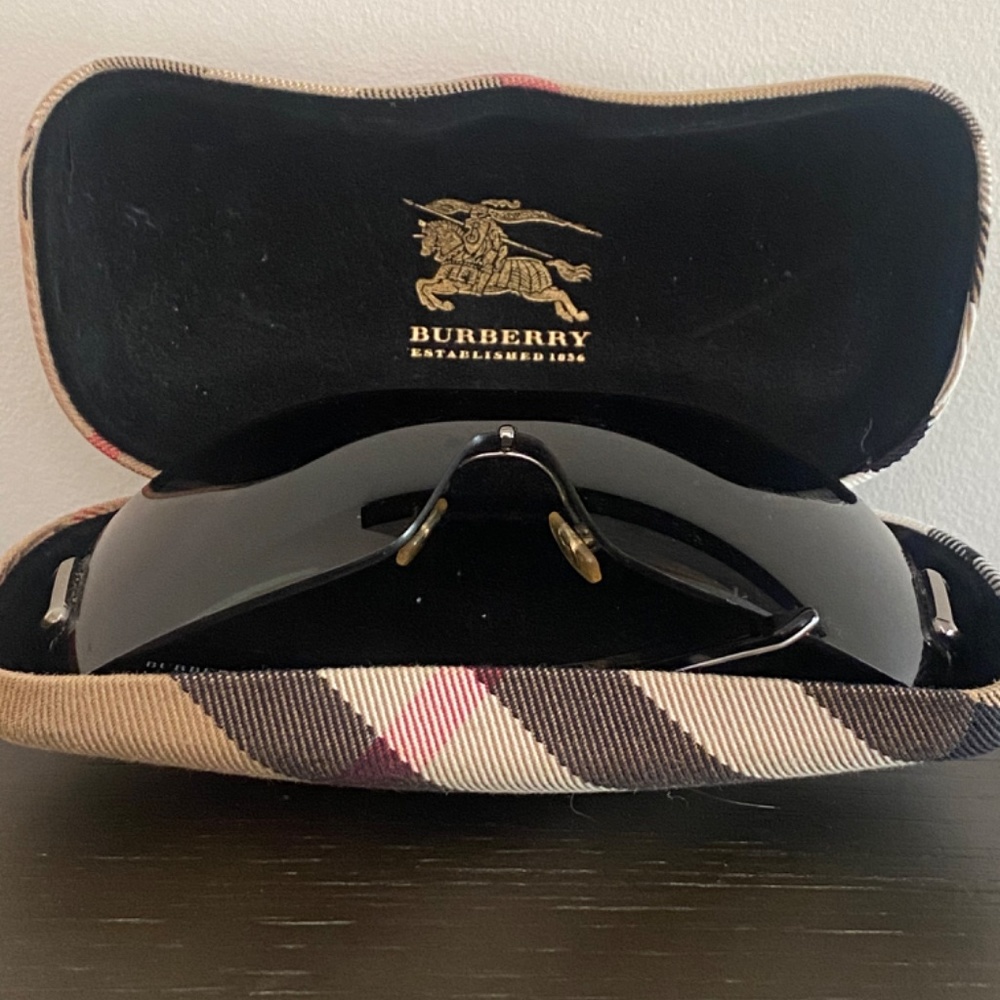 Burberry Shield Sunglasses - Picture 2 of 8